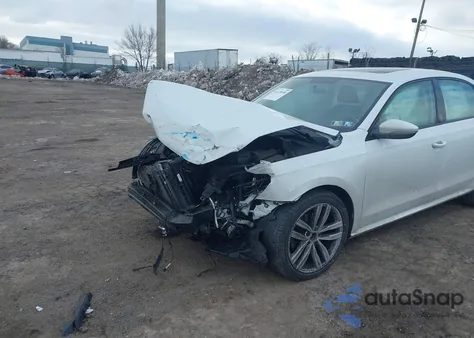 2019 Volkswagen Passat 2.0T Wolfsburg Edition z USA, uszkodzony, nr VIN 1VWLA7A31KC012491